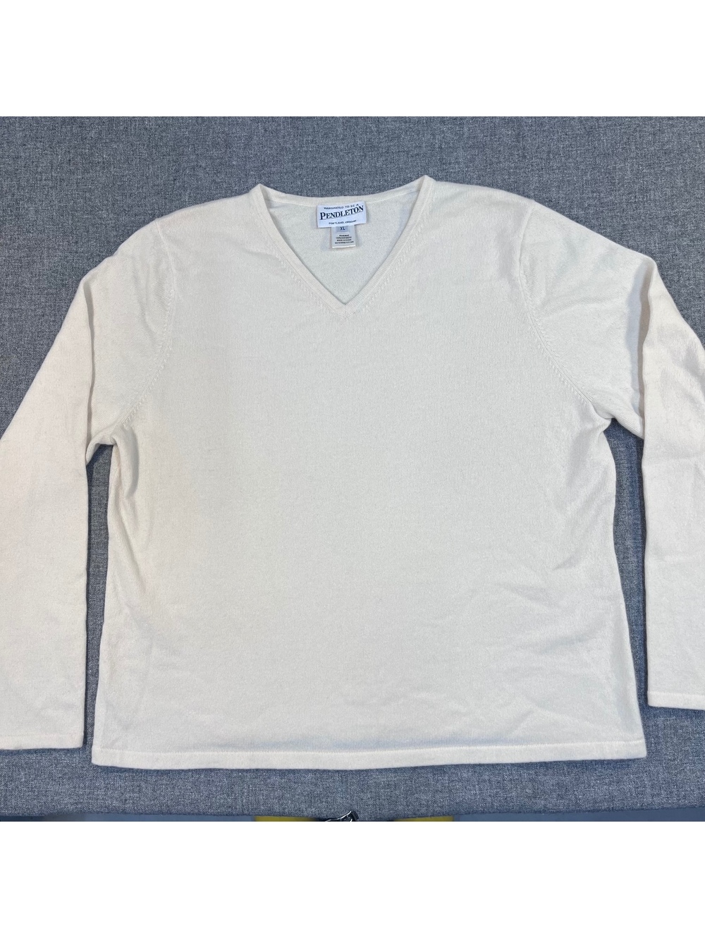 Pendleton Women’s Cashmere V-neck Sweater Cream XL